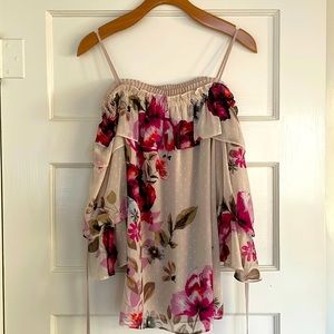 White House Black Market off-shoulder blouse. Size Medium.